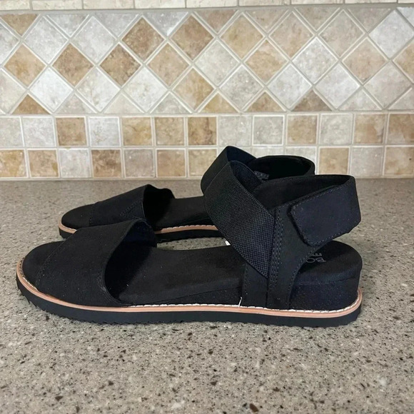 Bobs from Sketchers Women’s Black/Black Desert Kiss Sandal in Size 10W - Picture 2 of 9